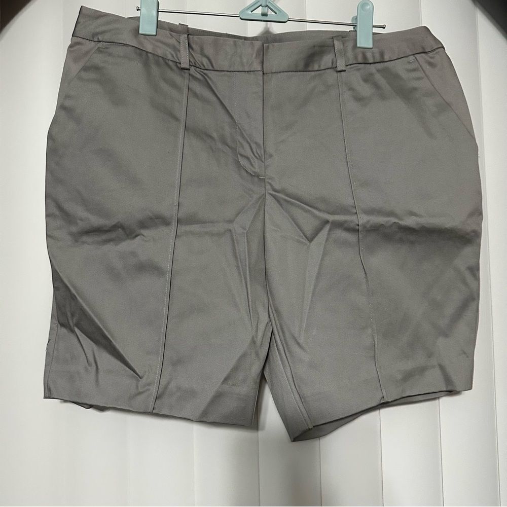 Worthington modern fit casual shorts , Warsaw grey color , 2 front pockets , bac